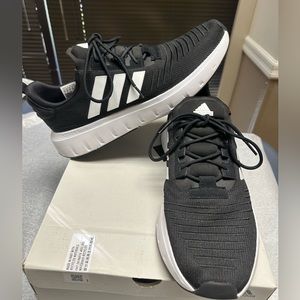 🛑SOLD Adidas Swift Run. Black and White. Mens 11 excellent condition 🛑 SOLD